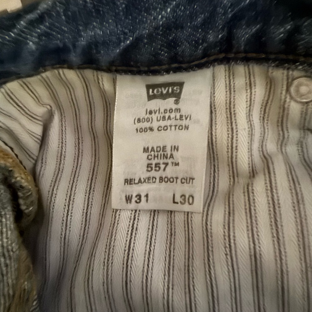 Levi's Classic Denim Relaxed Boot Cut 557 Men's Jeans - Picture 6 of 6